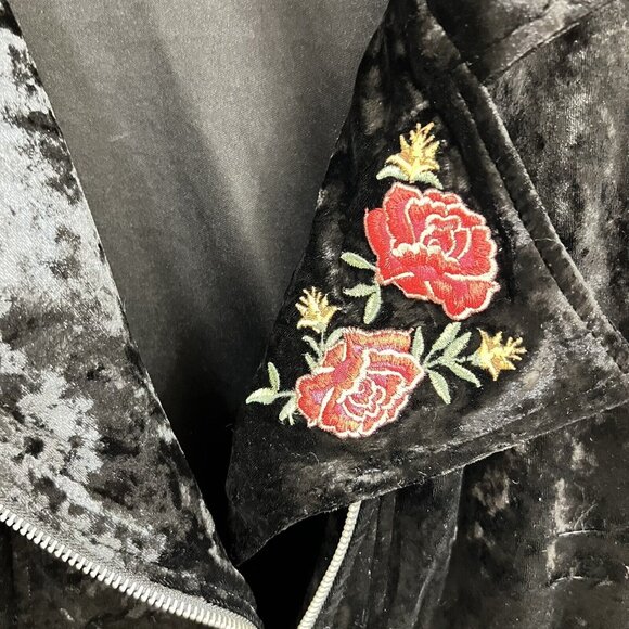 Disney Coco Junior Teen XL Moto Jacket Black Velvet Velour Rose Embroidered - Picture 4 of 13